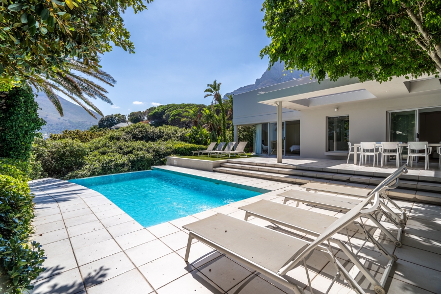 8 Bedroom Property for Sale in Camps Bay Western Cape